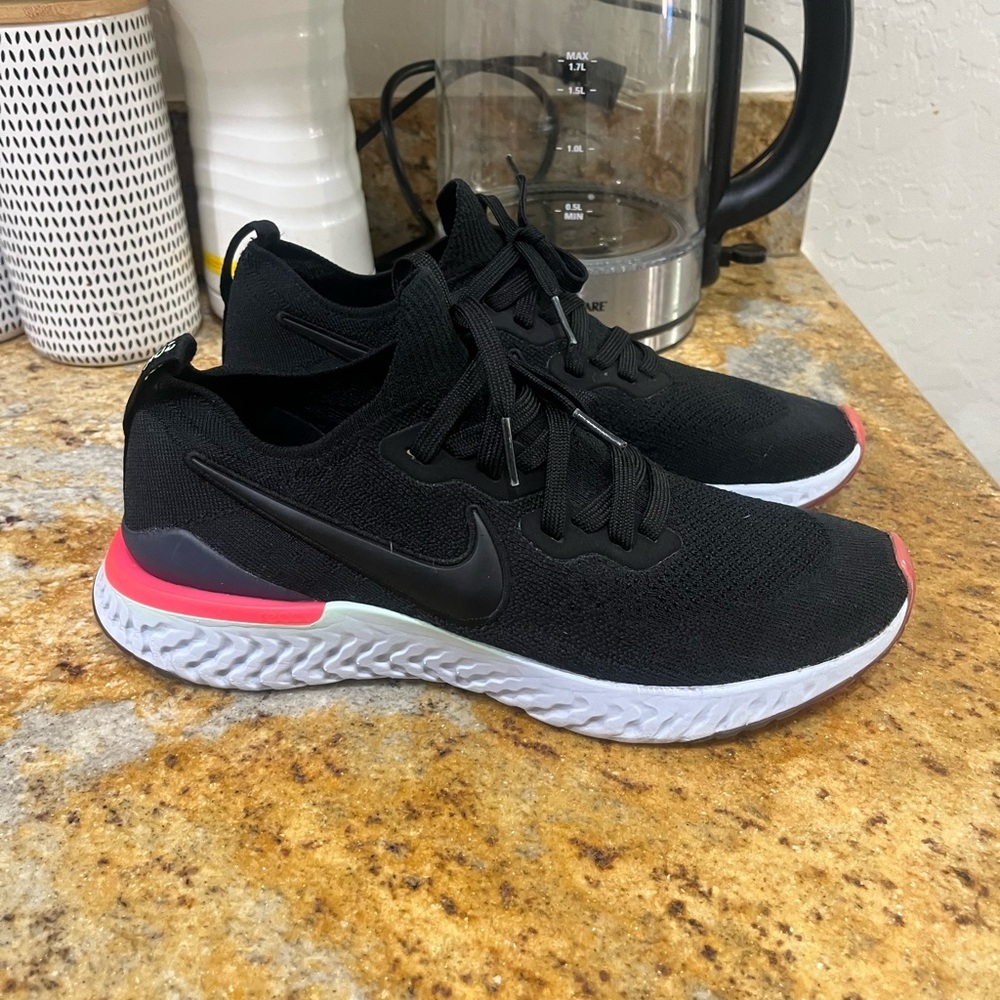 Nike Epic React Size 9 - image 1